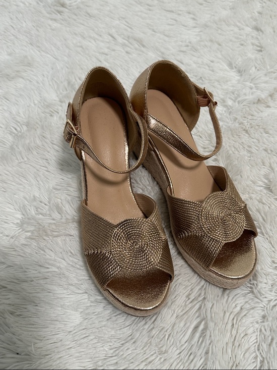 Shoes - 🏹 NWOT Amazon Wedges
